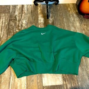 forest green nike long sleeve!💚💚